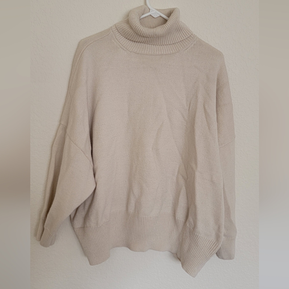 Topshop off white turtle neck sweater size 8-10